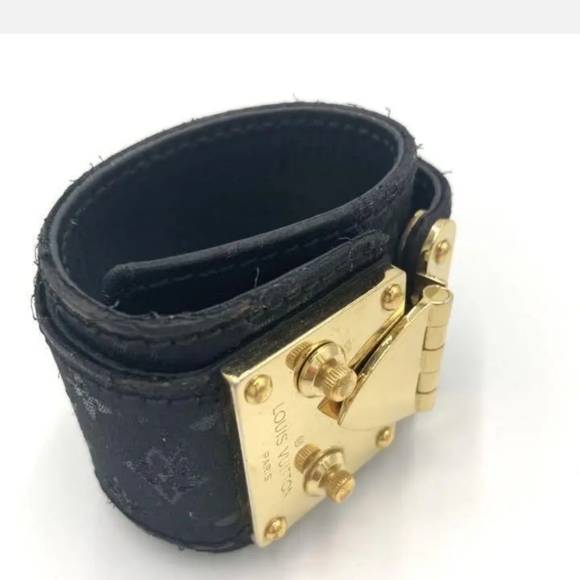 ๐ RARE LOUIS VUITTON CUFF BRACELET Black with Gold hardware..stunning!! ๐ค๐ค๐ค - Picture 8 of 9